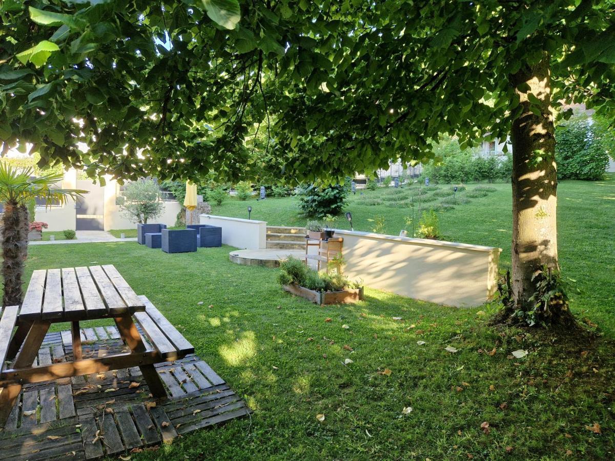 La Source De Bougival Apartment Exterior photo